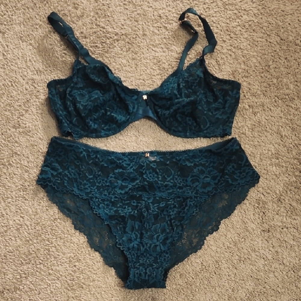 Savage Fenty Forest Green Lace Bra and Cheeky Panty Set